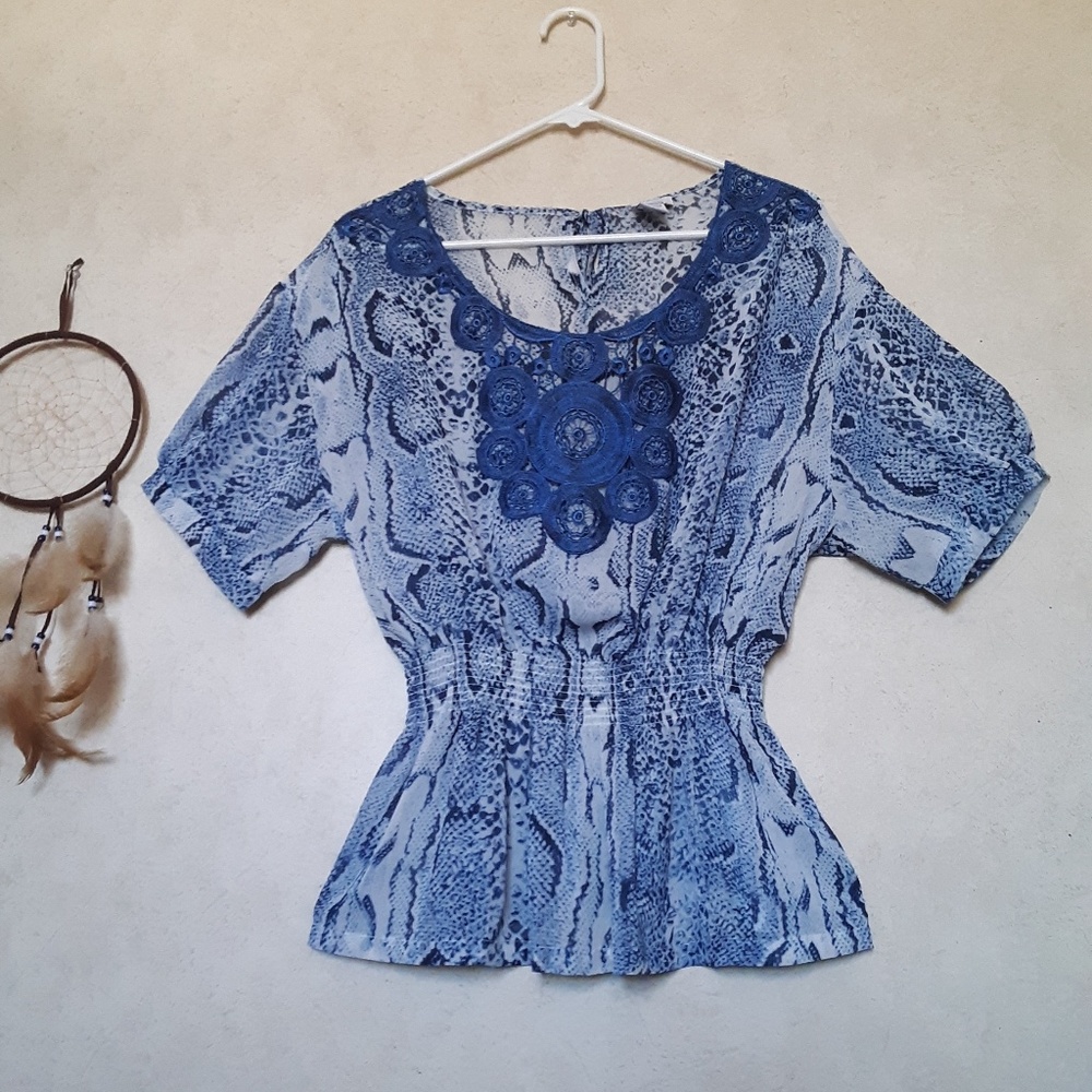 Charming Charlie blue snake 🐍 print blouse